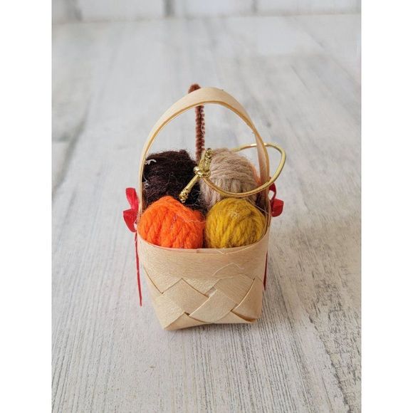Crochet mini knitting yarn basket ball ornament Xmas - Picture 2 of 7